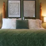 Hutton Mount Retreats 度假居