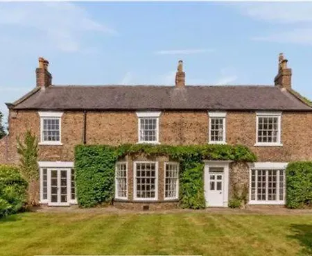 Hutton Mount Retreats بيت للعطل ريبون
