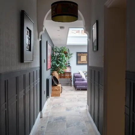 Hutton Mount Retreats 펜션 *