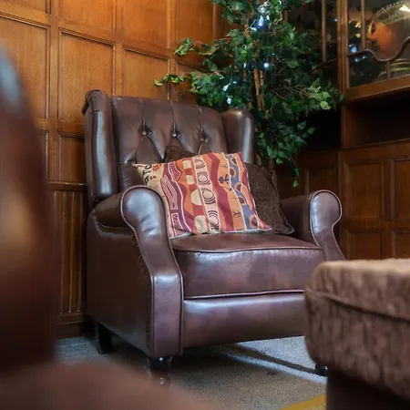 Hutton Mount Retreats 리펀