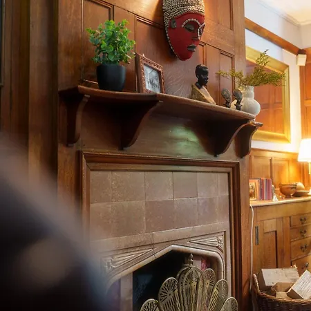 Hutton Mount Retreats 펜션 *