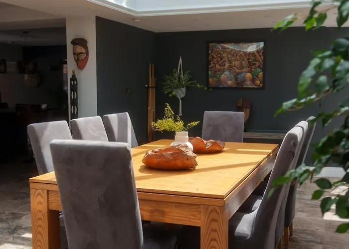 Hutton Mount Retreats 度假居