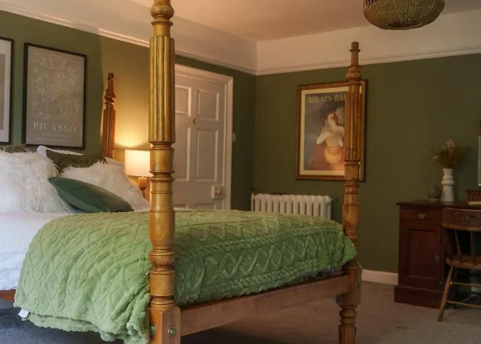 Hutton Mount Retreats 度假居 里彭